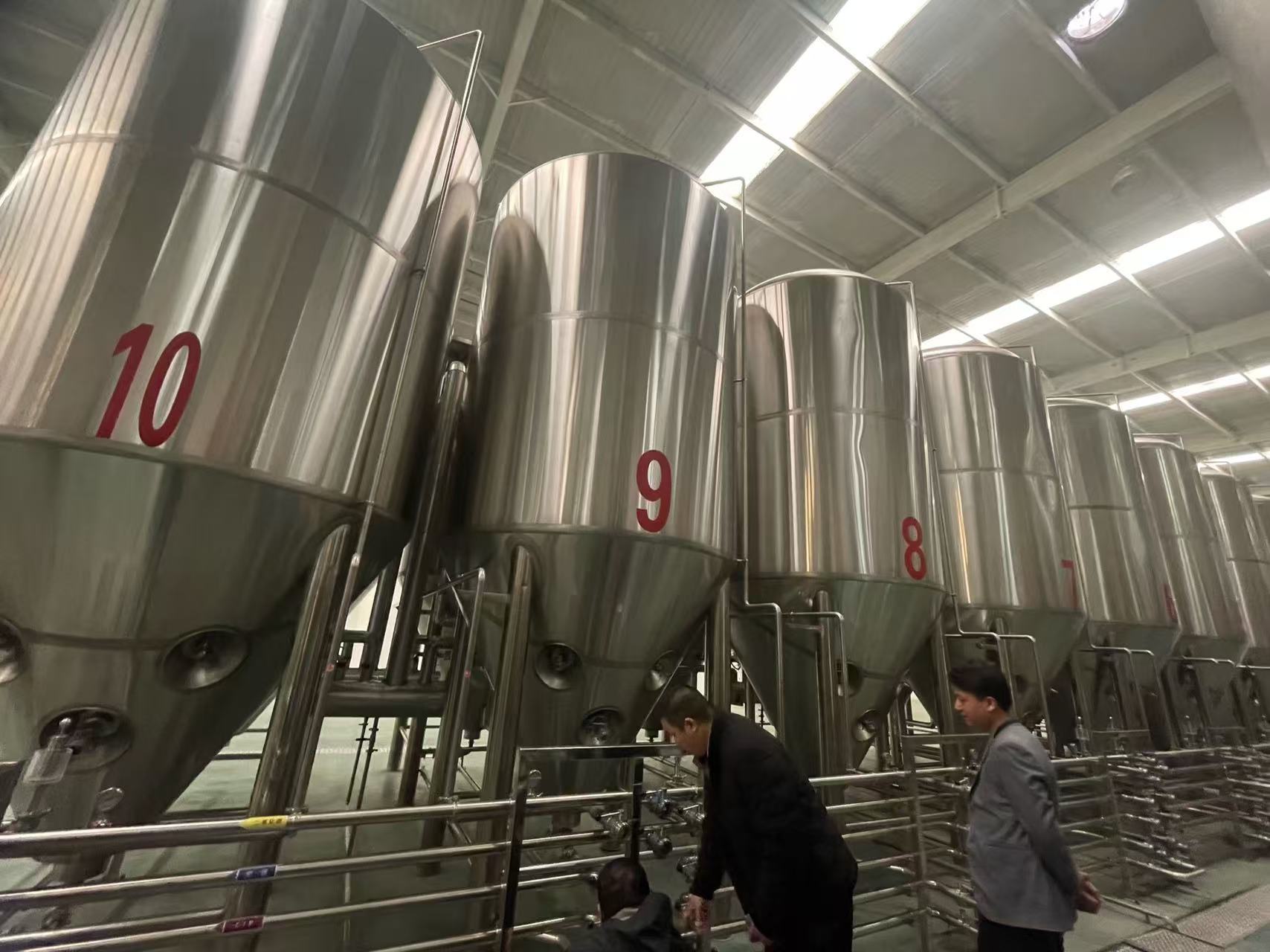 九寨沟精酿啤酒设备厂—平面布置、设备设计、制造、调试、培训等一条龙服务